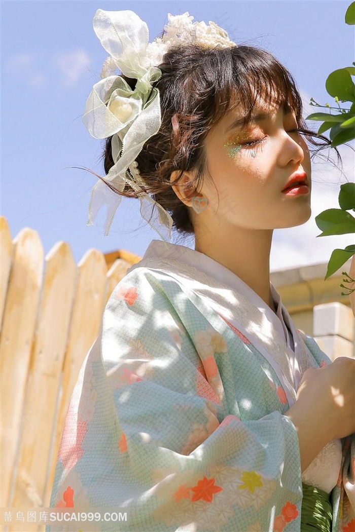 把美女灌醉
